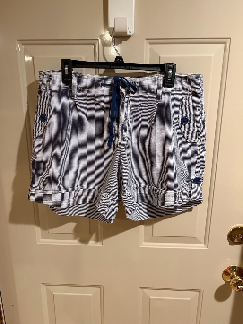 Liz Claiborne Navy and White Pinstripe Tie-Waist Shorts sz 14